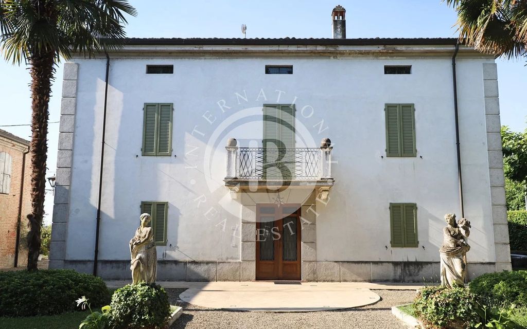 Property photo 2 of 40