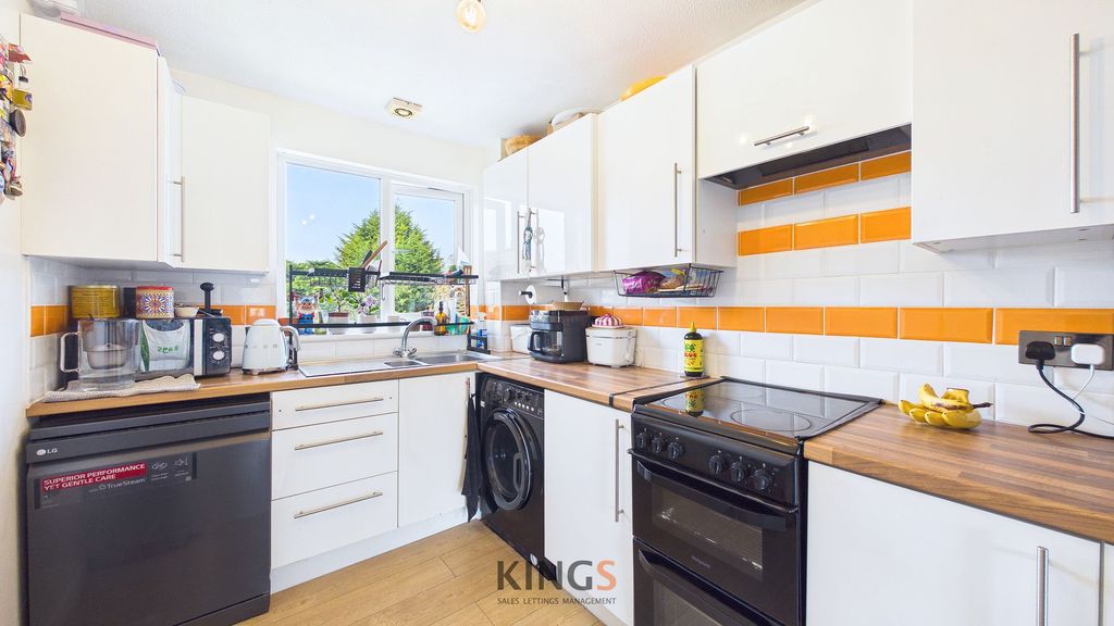 Property photo 3 of 12 Kitchen