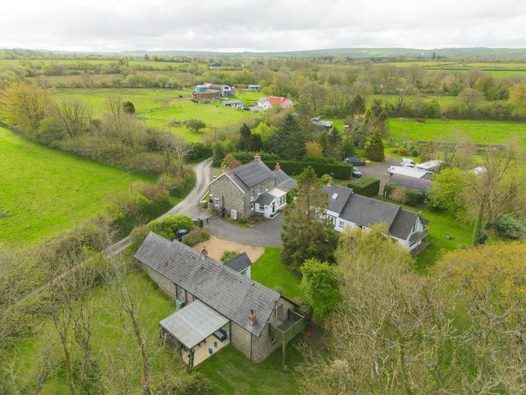 Property photo 2 of 98