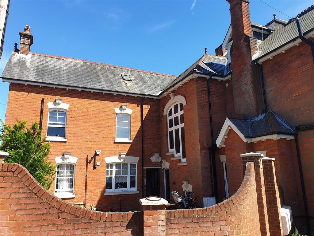 Property photo 1 of 8