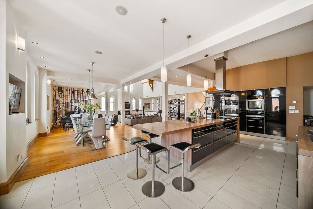 Property photo 3 of 42