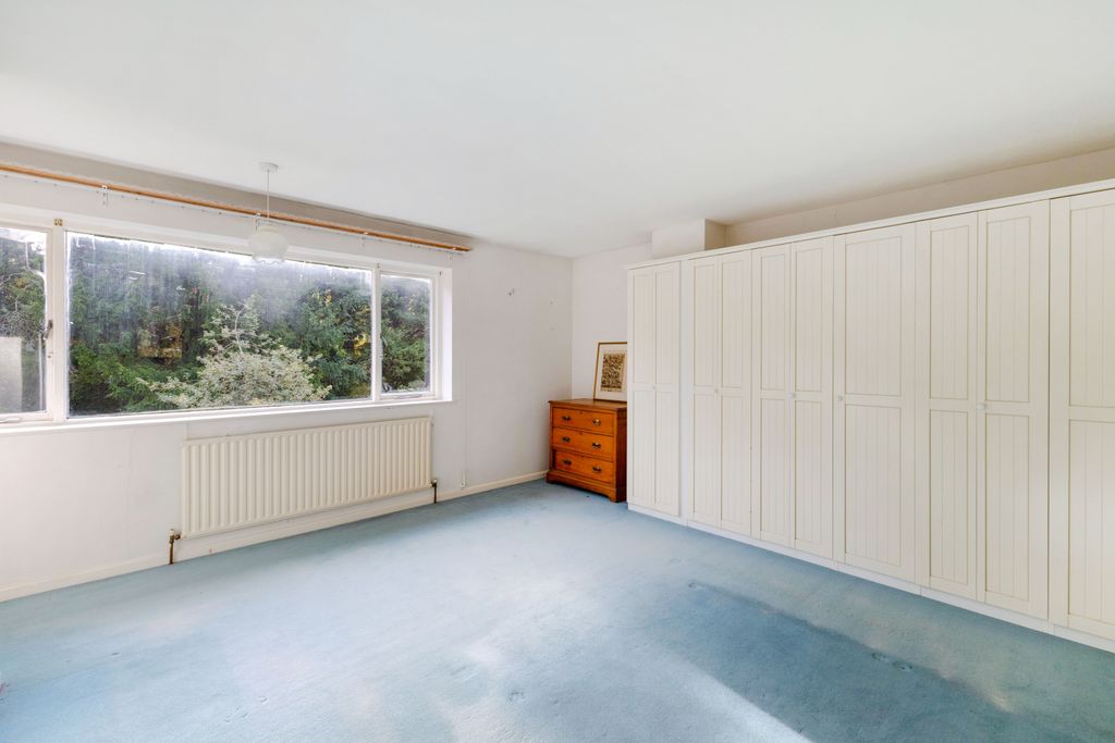 Property photo 3 of 28