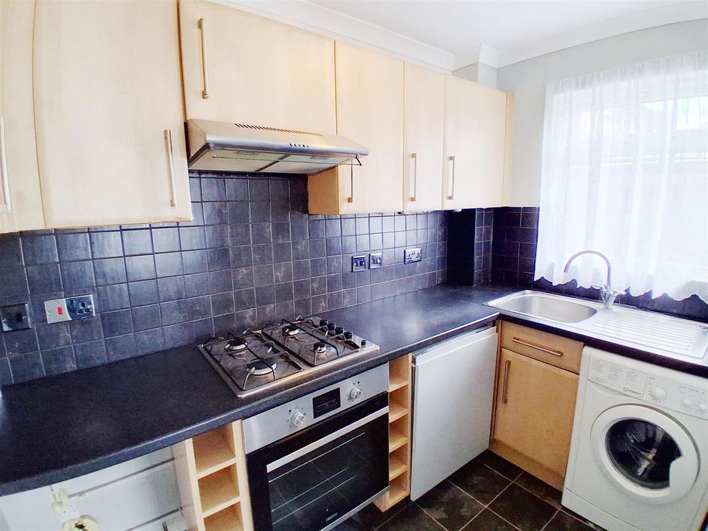 Property photo 3 of 10 4