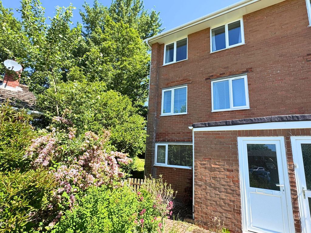 Property photo 1 of 11 External Front