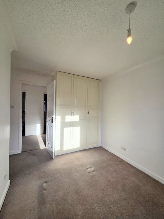 Property photo 3 of 12 Room 2