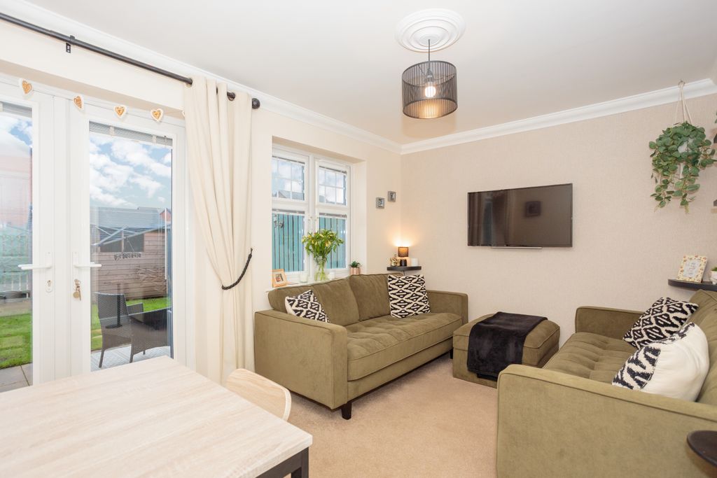 Property photo 2 of 36 Living Room/Diner