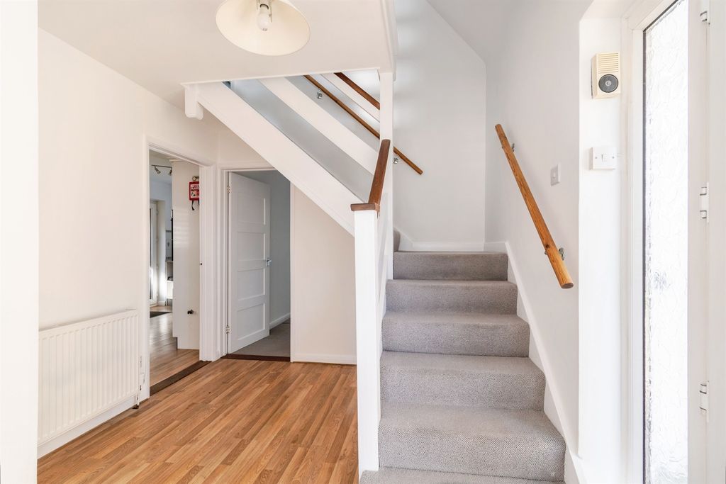 Property photo 2 of 21