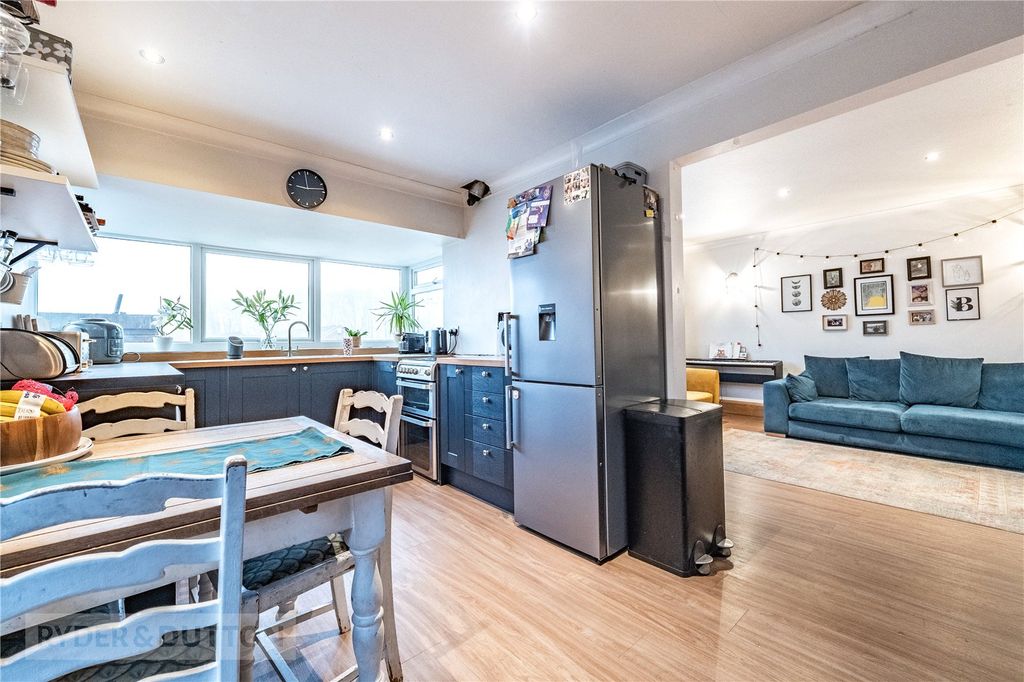 Property photo 2 of 21 Kitchen