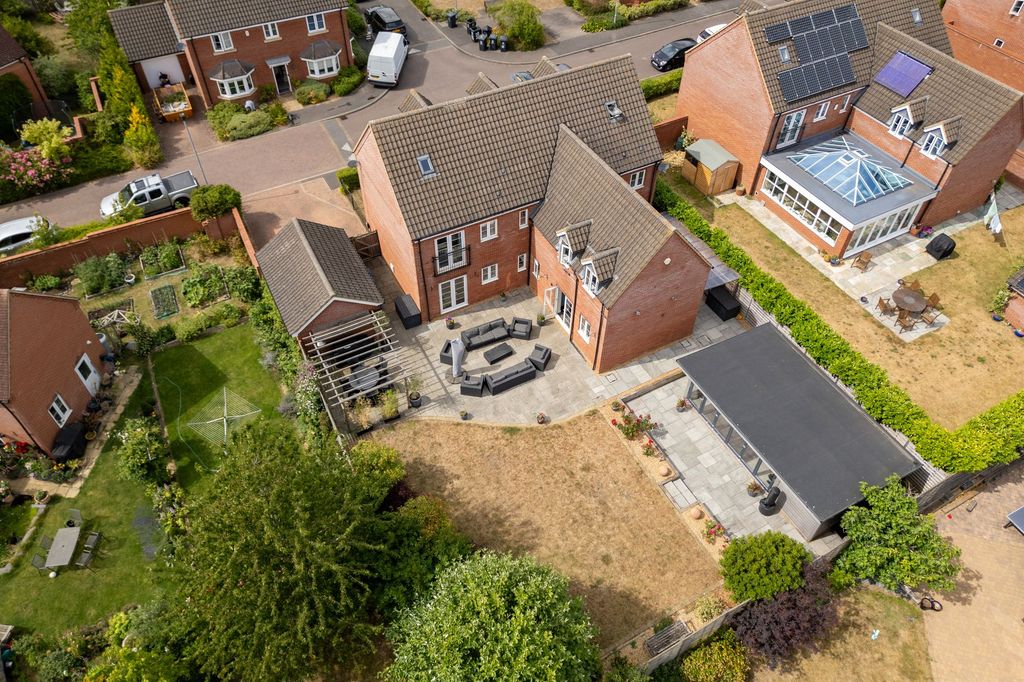 Property photo 1 of 36