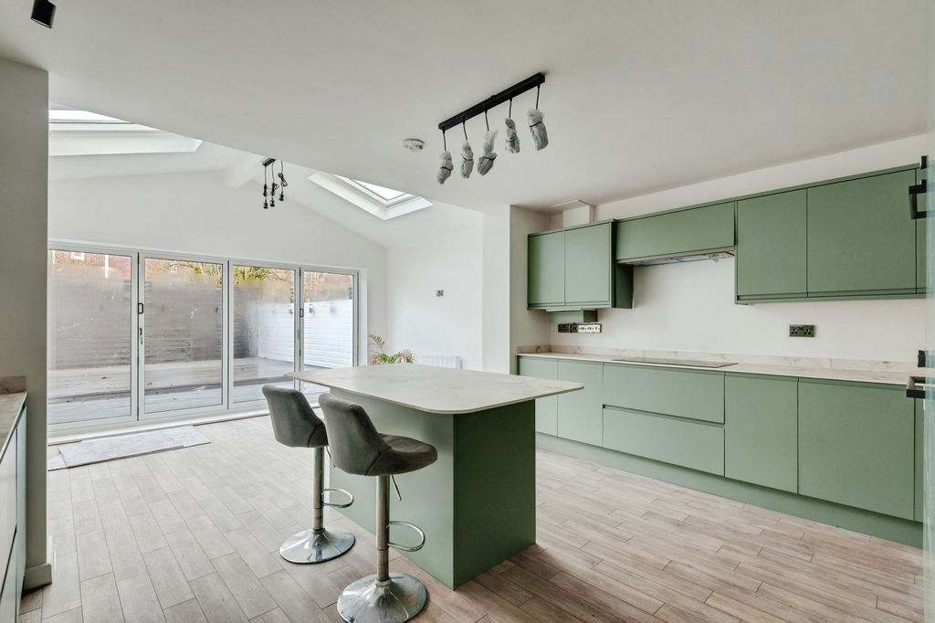 Property photo 2 of 20 Pbox-Img.Jpg