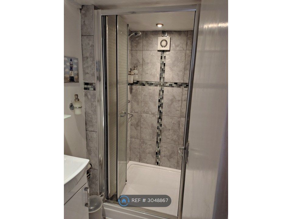Property photo 3 of 14 Shower