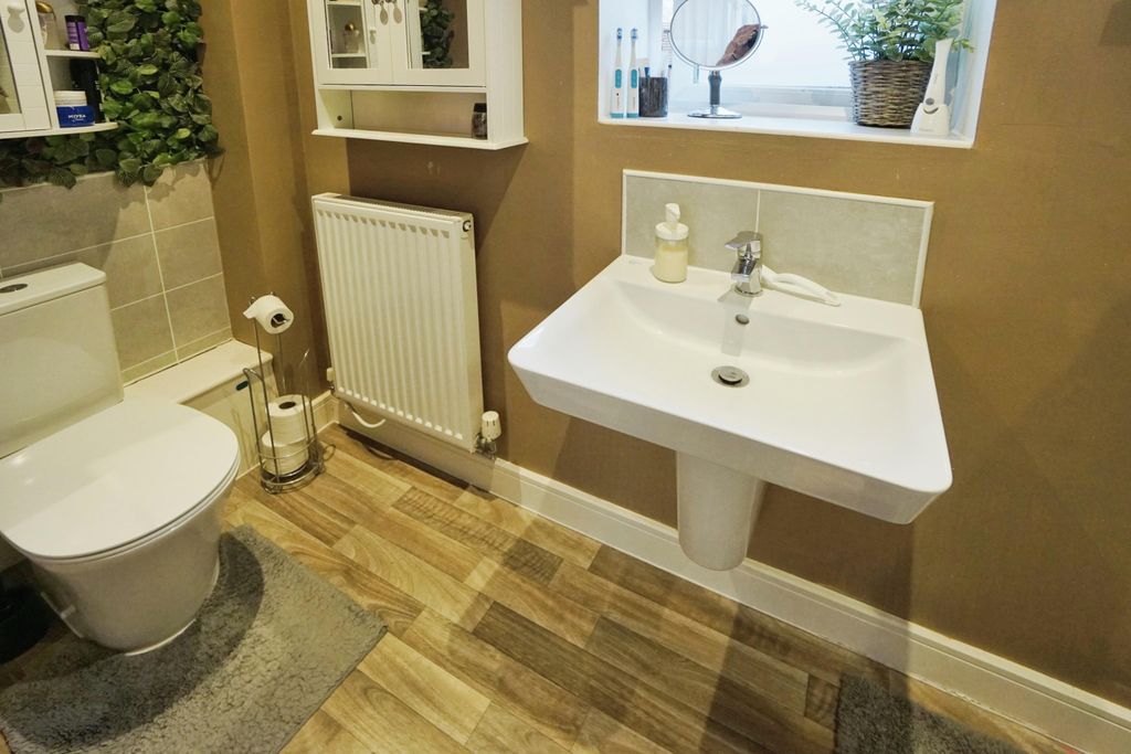 Property photo 3 of 21 En-Suite