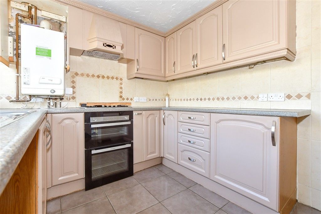 Property photo 2 of 10 Kitchen