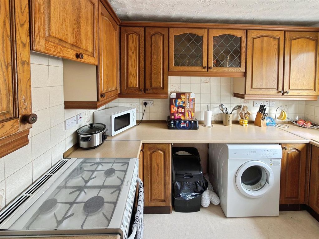 Property photo 3 of 20 Carlton Road (10).Jpg