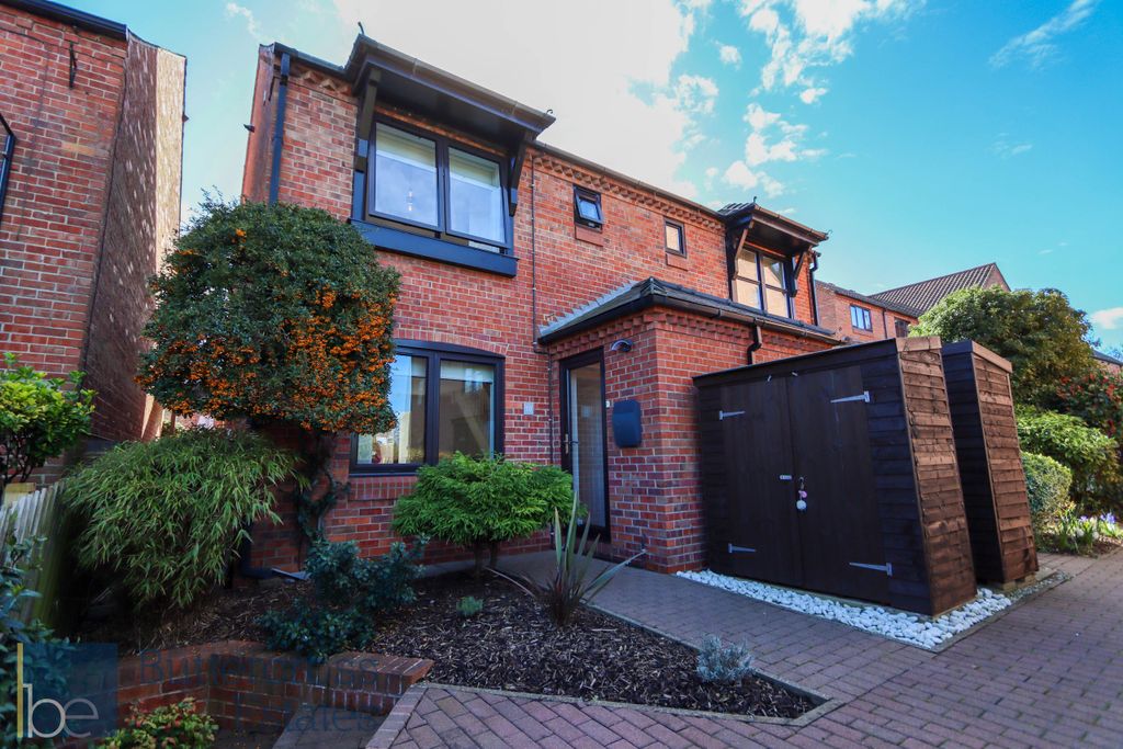 Property photo 2 of 21 Front