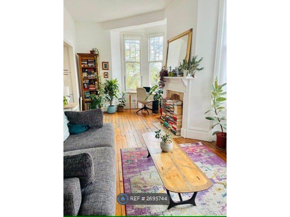 Property photo 3 of 11 Lounge