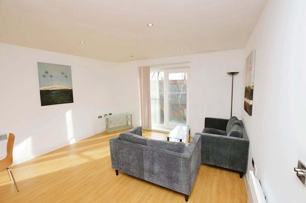 Property photo 2 of 15 Picture No. 24