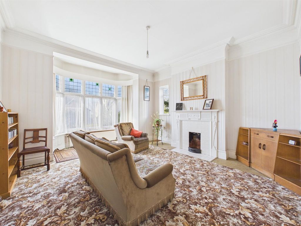 Property photo 2 of 39 Cam02885G0-Pr0585-Still016.Jpg