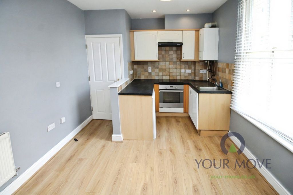 Property photo 3 of 8 Lounge/Kitchen