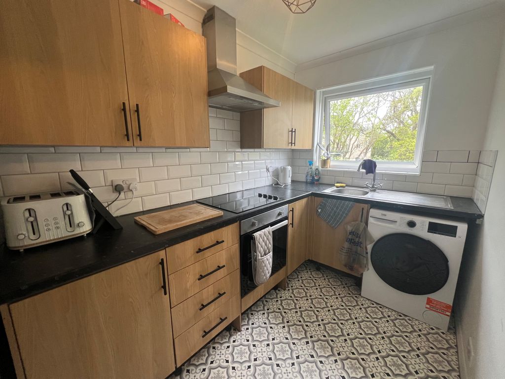 Property photo 2 of 8 Kitchen