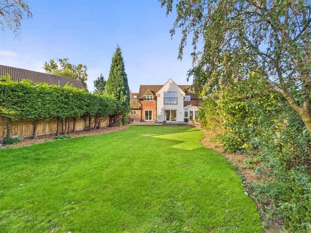 Property photo 2 of 31 Rear Garden3.Jpg