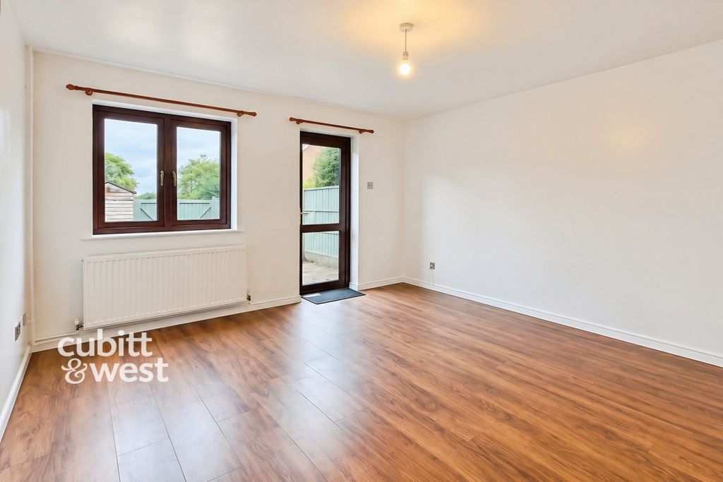 Property photo 3 of 11 460E79E2-954Dbd9C...