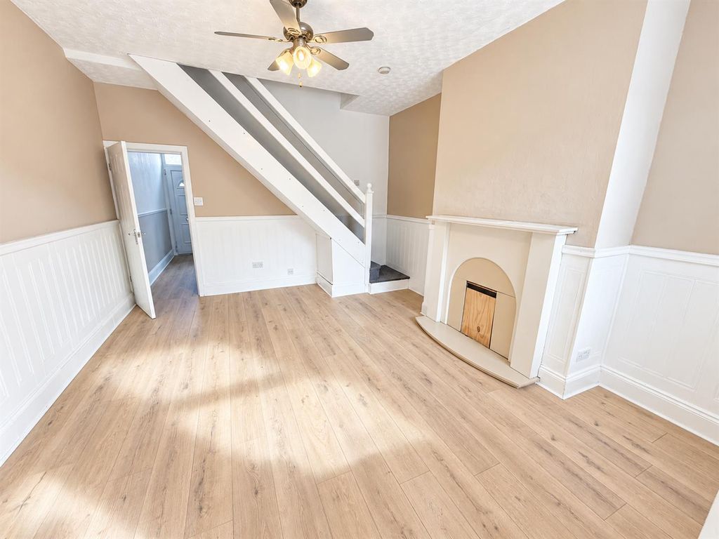 Property photo 2 of 11 Dining Room