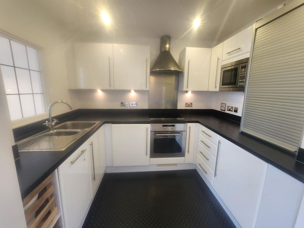 Property photo 1 of 8 Kitchen