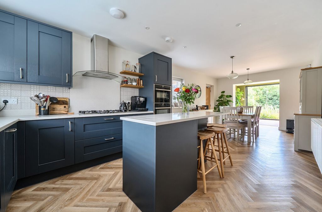 Property photo 3 of 17 1332223-9-688A308...