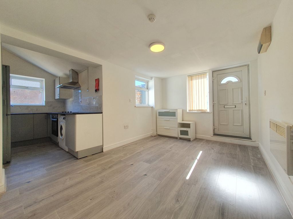 Property photo 1 of 10 1 Bedroom Flat For Rent