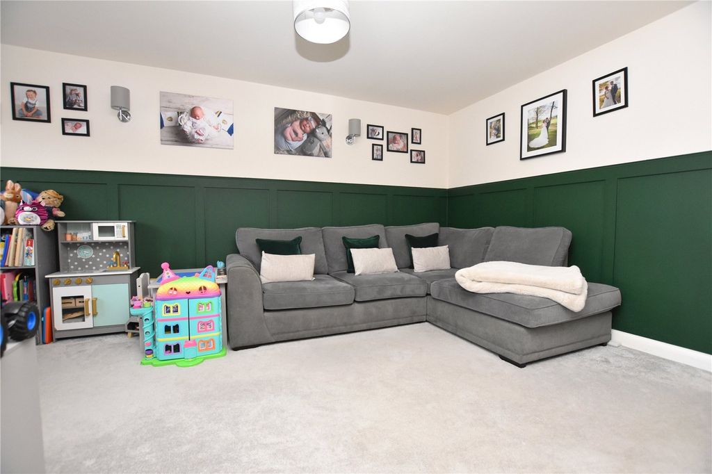 Property photo 2 of 21 Picture No. 15