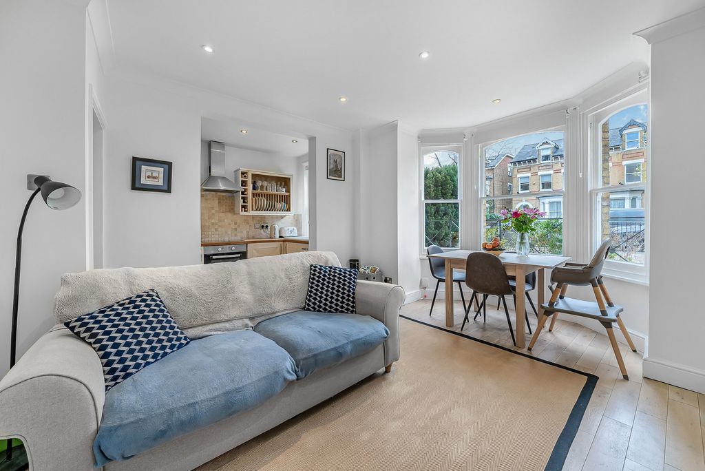 Property photo 2 of 28