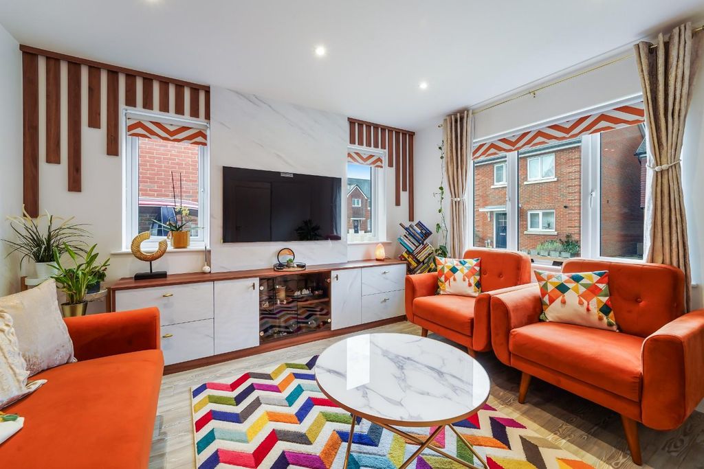 Property photo 2 of 13 Dante Way,