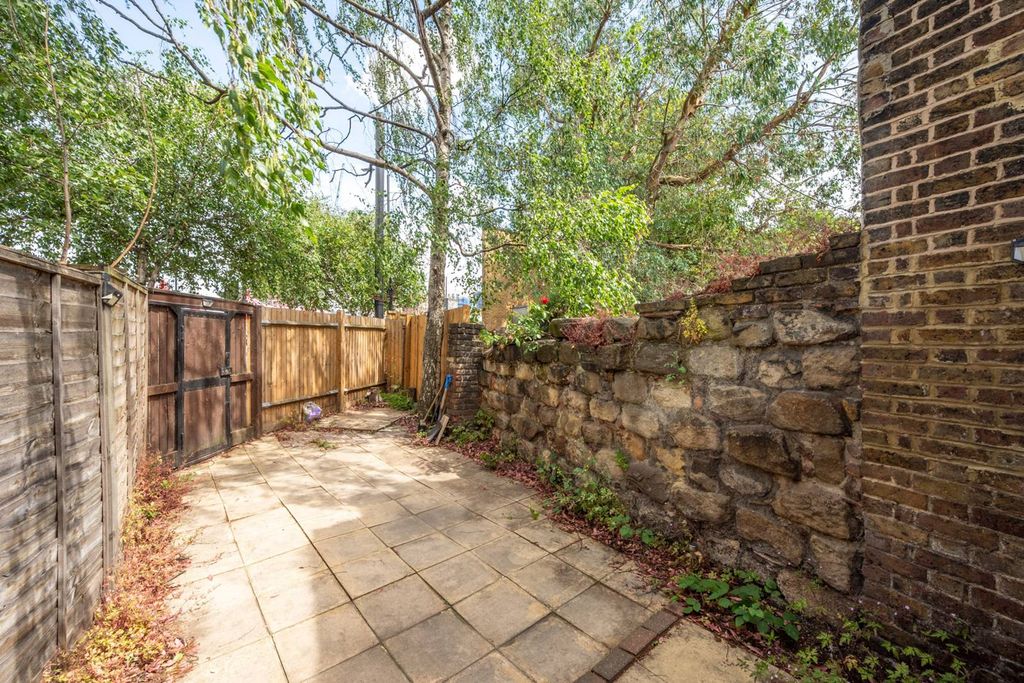 Property photo 3 of 11