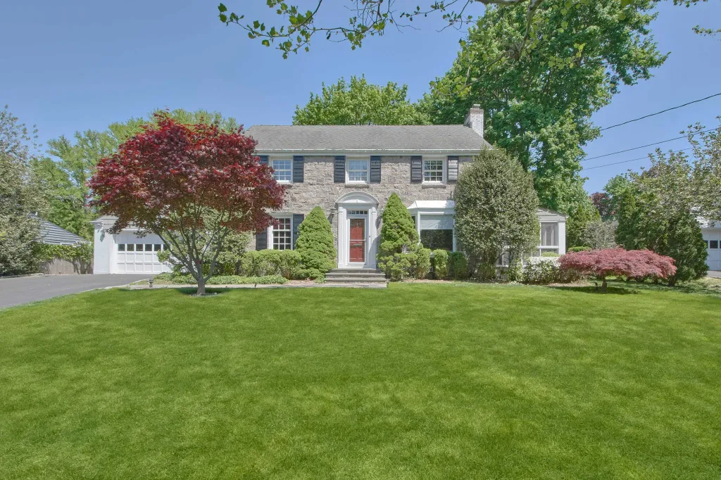 Property photo 1 of 31