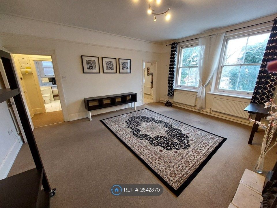 Property photo 2 of 7 Large Lounge