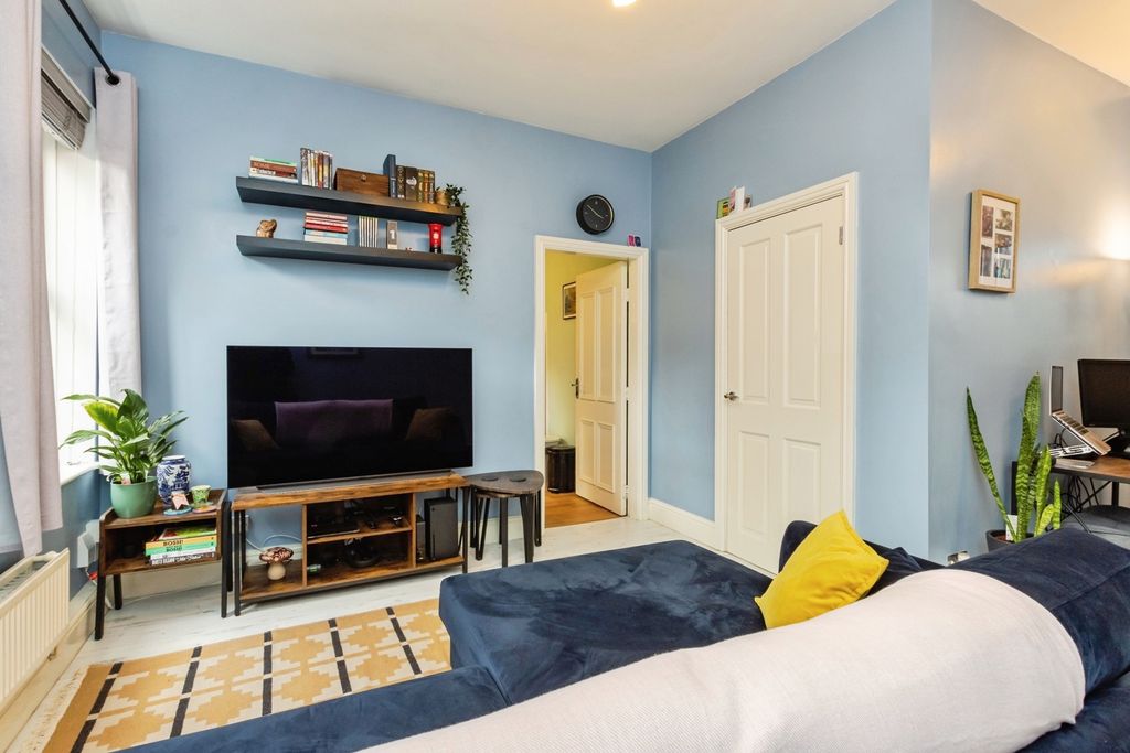 Property photo 3 of 17 Photo