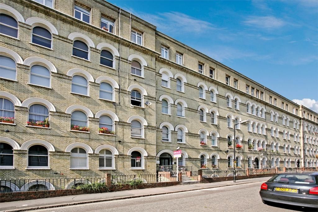 Property photo 1 of 1 Set Within This Charming Period Mansion Block, This Recently Refurbished Four Bedroom Apartment Features High Ceilings And Large Windows Throughout.