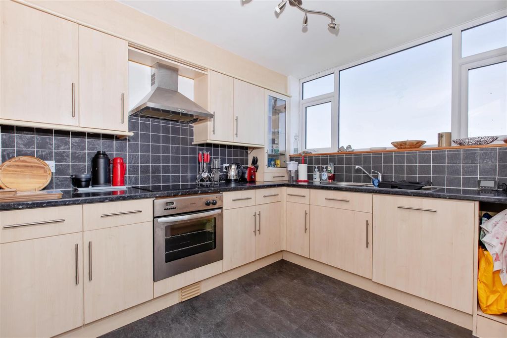 Property photo 2 of 11 Manor Lea_8.Jpg