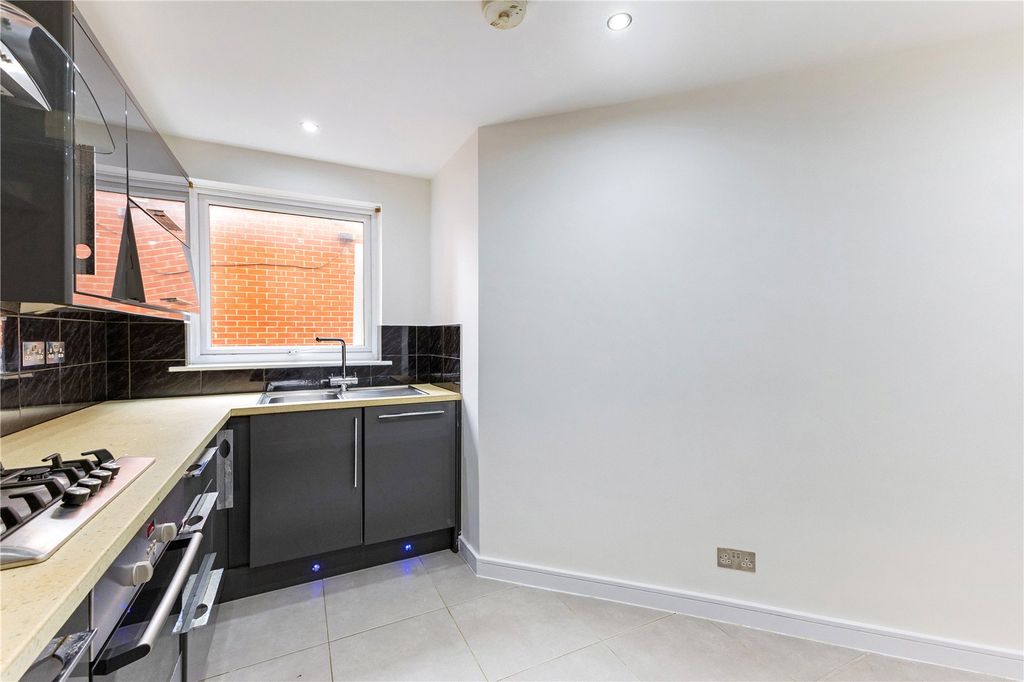 Property photo 2 of 10 Kitchen/B'fast