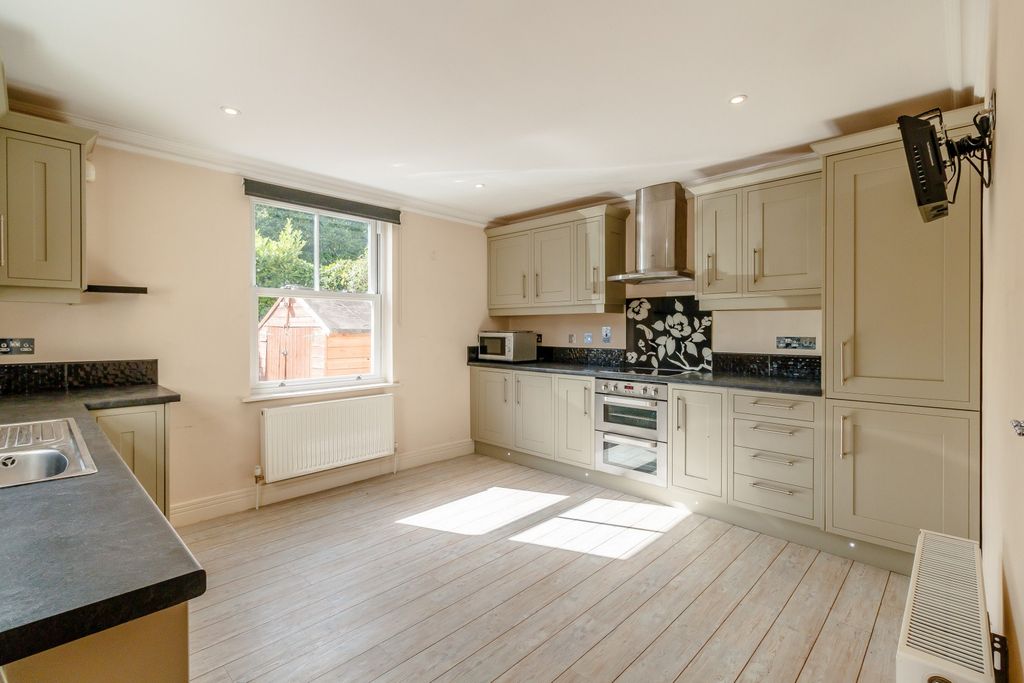Property photo 2 of 9 2