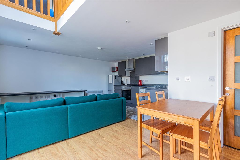 Property photo 2 of 12 Richards Terrace 36 Studio (5 Of 14).Jpg