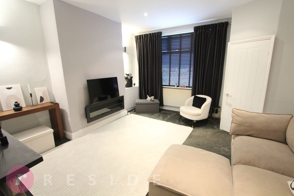 Property photo 2 of 12 Lounge