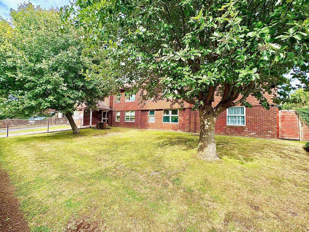 Property photo 2 of 8