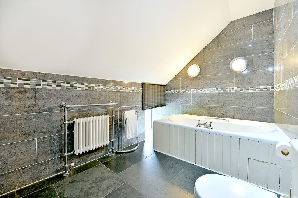 Additional image 27 of 10 bed detached house for saleGwynfe, Llangadog, Carmarthenshire. SA19