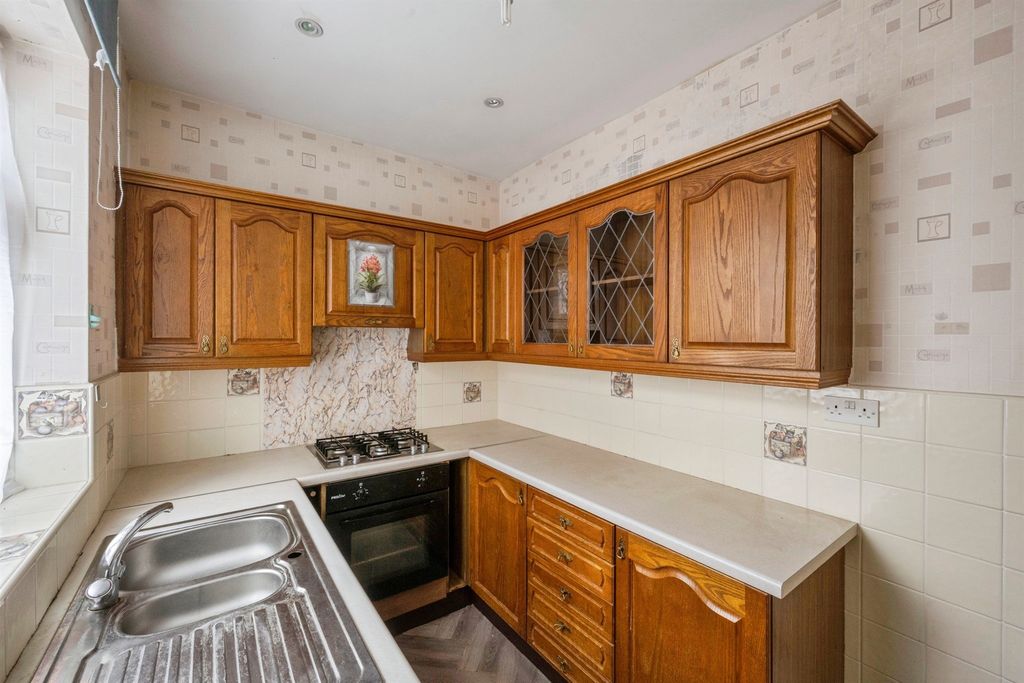 Property photo 2 of 13