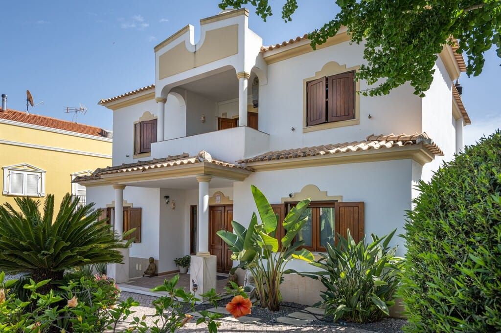 Property photo 1 of 30 Algarve Villa Ptvilv488P 1