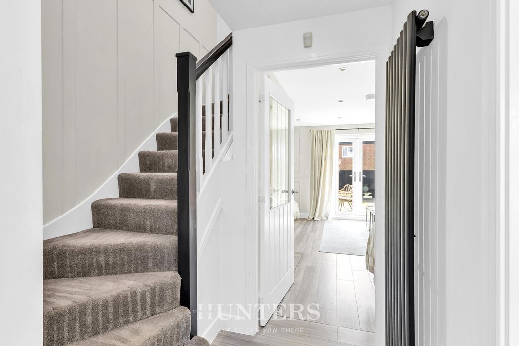 Property photo 2 of 19 Hallway