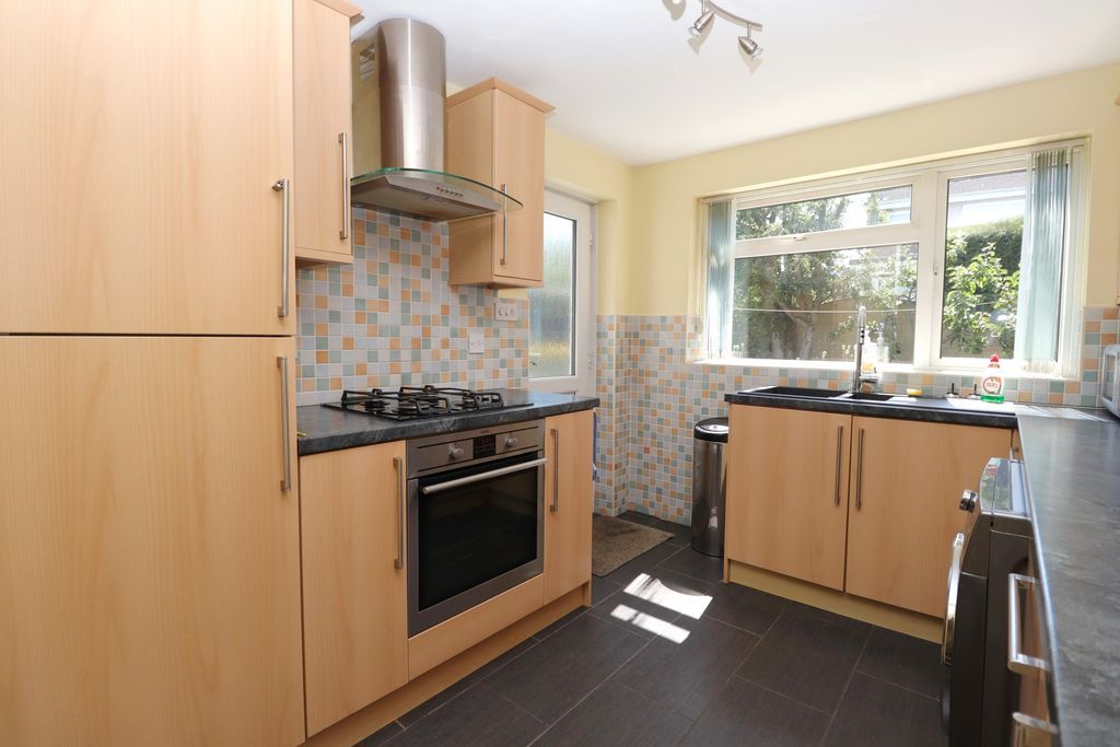Property photo 2 of 32 Breakfast Kitchen