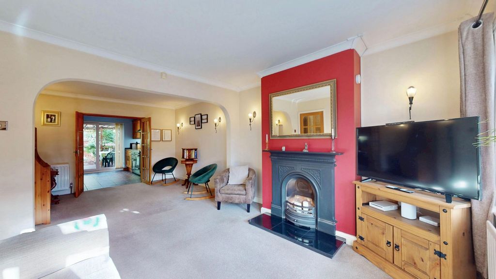 Property photo 2 of 36 Through Lounge